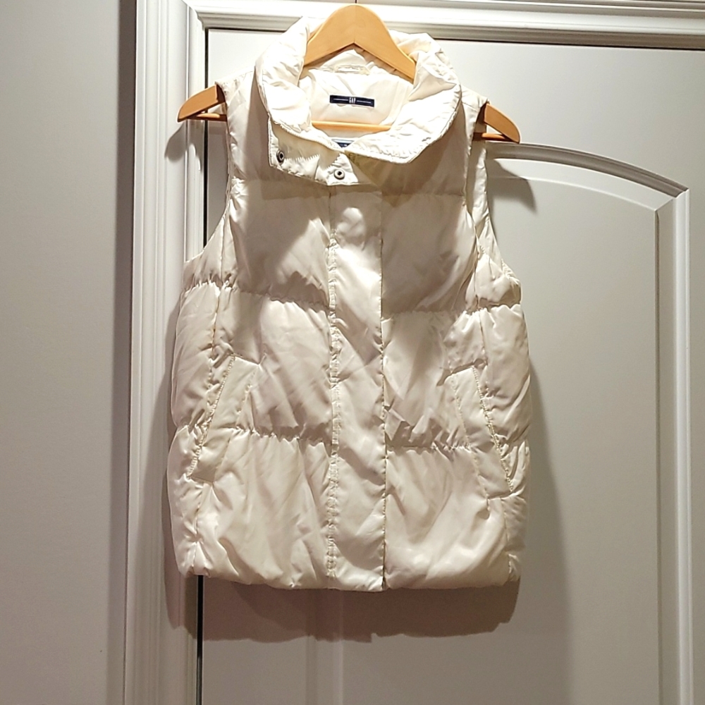 Gap puffer vest